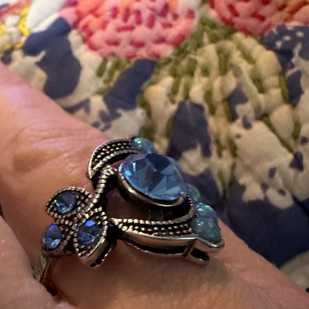 Victorian Antique Style Rhinestone Romantic Blue Ring - Picture 3 of 4
